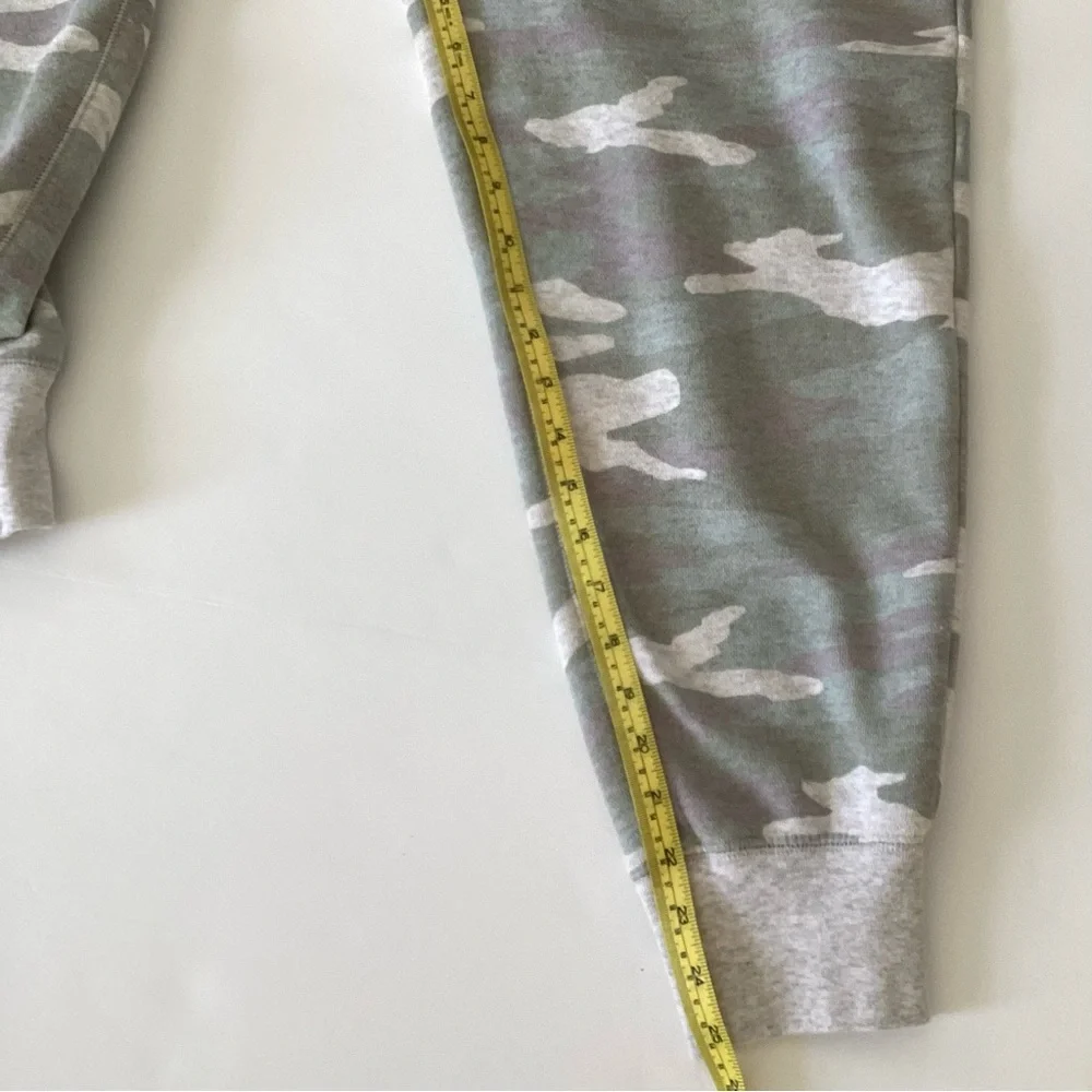 aerie Camo Joggers Sweats Size Medium - Picture 5 of 10